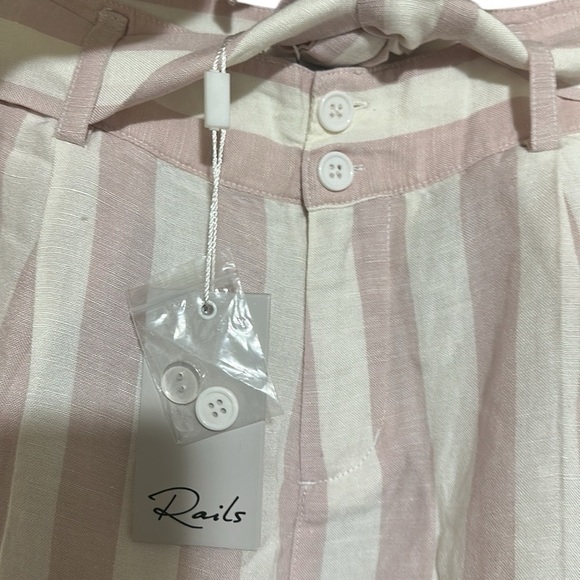 Rails NWT Katy Short in Petal Striped Pink Linen Blend Size Large - Picture 9 of 11